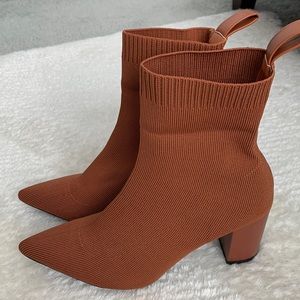New Bootie chocolate brown 7.5 size